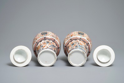 Een paar dekselvazen in Imari-stijl met het wapen van Orl&eacute;ans, Samson, Parijs, 19e eeuw