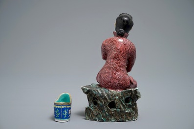 A Chinese famille rose model of a lady and a miniature shoe, 19/20th C.
