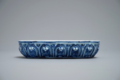 A Chinese blue and white lotus throne-shaped stand, Xuande mark, 19/20th C.
