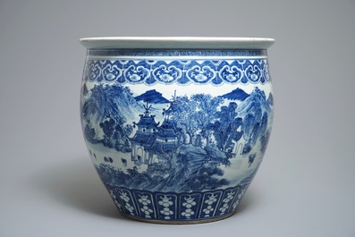 Een Chinese blauwwitte vissenkom met landschapsdecor, 19e eeuw