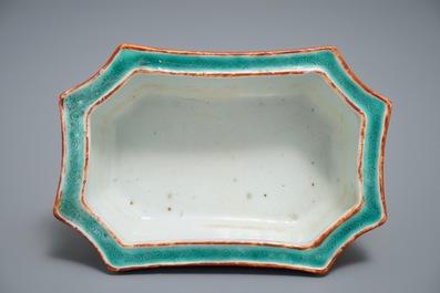 A Chinese famille rose Bencharong-style jardini&egrave;re for the Thai market, 19th C.