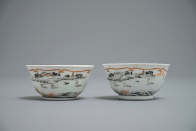 Een paar Chinese famille rose bianco sopra bianco koppen en schotels, Qianlong