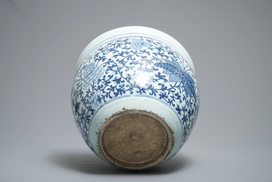 A Chinese blue and white fish bowl with bats and flowers, 19th C.