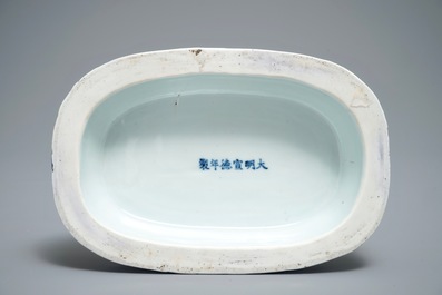 A Chinese blue and white lotus throne-shaped stand, Xuande mark, 19/20th C.