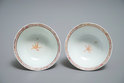 Een paar Chinese famille rose bianco sopra bianco koppen en schotels, Qianlong