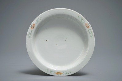 A fine Chinese famille rose planter on stand, Hongxian mark, 20th C.
