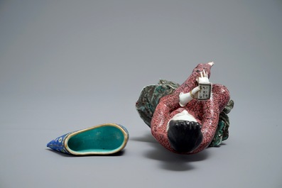 A Chinese famille rose model of a lady and a miniature shoe, 19/20th C.