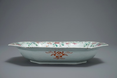 A Chinese famille rose ewer and basin with floral design, Qianlong