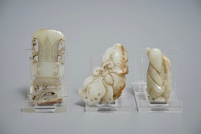 Nine various Chinese jade carvings, 20th C.