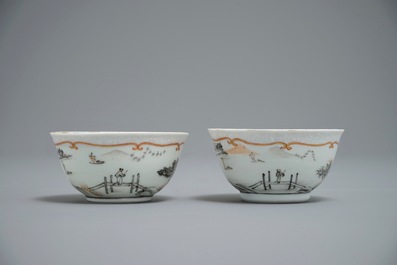 Een paar Chinese famille rose bianco sopra bianco koppen en schotels, Qianlong