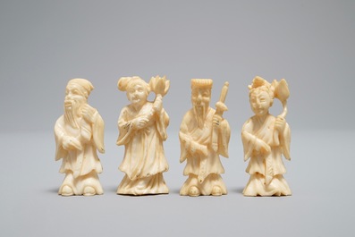 A Chinese wooden bird cage with ivory and porcelain ornaments, 19/20th C.