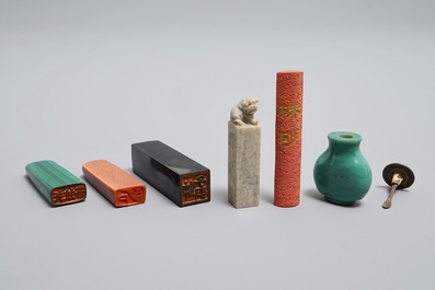 A Chinese calligraphy or artist's set in wooden box containing various seals, an ink stone and more, 19/20th C.