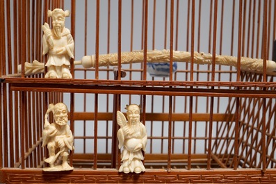 A Chinese wooden bird cage with ivory and porcelain ornaments, 19/20th C.