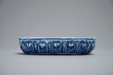 A Chinese blue and white lotus throne-shaped stand, Xuande mark, 19/20th C.