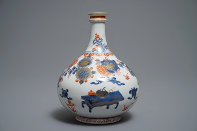 A fine Chinese Imari-style bottle vase, Kangxi