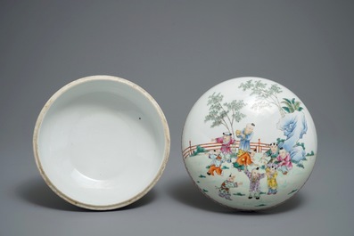 Une bo&icirc;te couverte en porcelaine de Chine famille rose, marque de Lin Zhi Cheng Xiang,R&eacute;publique, 20&egrave;me