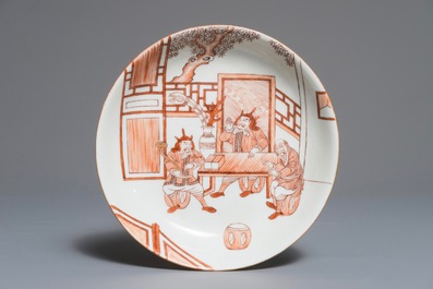 Een Chinese ijzerrode kom en schotel met decor van de ster-goden, 19/20e eeuw