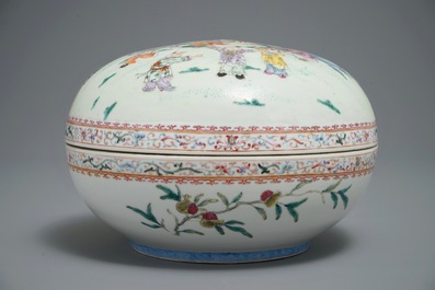 Une bo&icirc;te couverte en porcelaine de Chine famille rose, marque de Lin Zhi Cheng Xiang,R&eacute;publique, 20&egrave;me