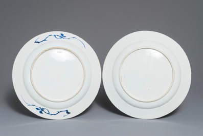 Une paire de plats en porcelaine de Chine bleu et blanc 'La Romance de la chambre de l'ouest', Yongzheng
