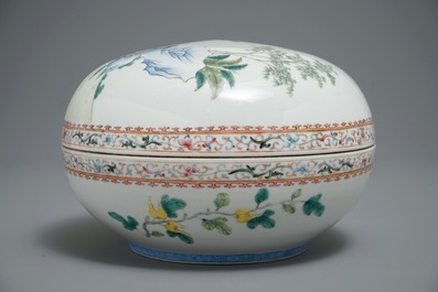 Une bo&icirc;te couverte en porcelaine de Chine famille rose, marque de Lin Zhi Cheng Xiang,R&eacute;publique, 20&egrave;me