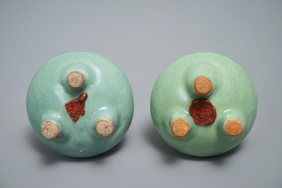 Twee Chinese monochrome celadon wierookbranders, 19/20e eeuw