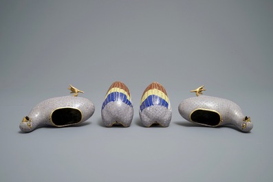 Une paire de br&ucirc;le-parfums couverts en forme de cailles en &eacute;maux cloisonn&eacute;s Chine, 18&egrave;me