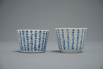 A pair of Chinese blue and white Vietnamese market Bleu de Hue calligraphy bowls, 19th C.