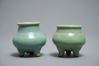 Twee Chinese monochrome celadon wierookbranders, 19/20e eeuw