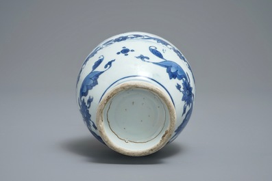 Een Chinese blauwwitte kan met landschapsdecor, Transitie periode