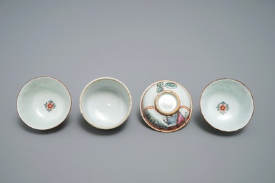 Une paire de tasses et soucoupes et un pochon couvert en porcelaine de Chine de type Amsterdams Bont, Qianlong