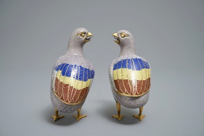 Une paire de br&ucirc;le-parfums couverts en forme de cailles en &eacute;maux cloisonn&eacute;s Chine, 18&egrave;me