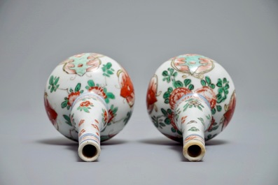 Een paar Chinese famille verte watersprenkelaars, Kangxi