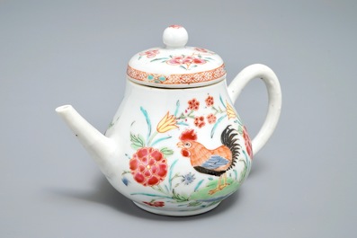 A Chinese famille rose teapot with roosters, Yongzheng
