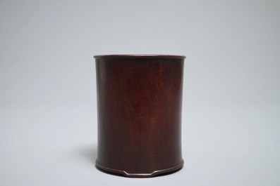 Un pot &agrave; pinceaux en bois de zitan, Chine, 18&egrave;me