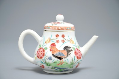 A Chinese famille rose teapot with roosters, Yongzheng