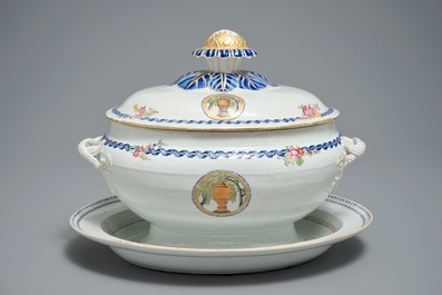 A Chinese export porcelain 'Mysterious urn' tureen and cover on stand, Qianlong/Jiaqing