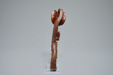 A Chinese carved wood ruyi scepter, 19/20th C.