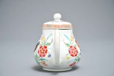 A Chinese famille rose teapot with roosters, Yongzheng