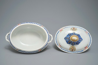 A Chinese export porcelain 'Mysterious urn' tureen and cover on stand, Qianlong/Jiaqing