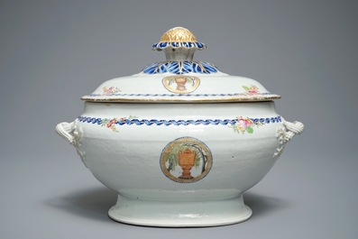 A Chinese export porcelain 'Mysterious urn' tureen and cover on stand, Qianlong/Jiaqing