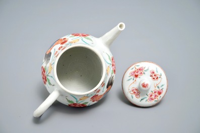 A Chinese famille rose teapot with roosters, Yongzheng