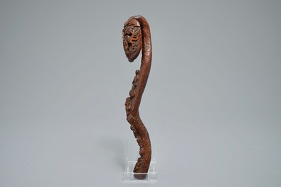 A Chinese carved wood ruyi scepter, 19/20th C.