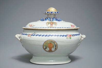 A Chinese export porcelain 'Mysterious urn' tureen and cover on stand, Qianlong/Jiaqing