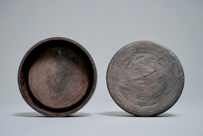 Une bo&icirc;te ronde en bois incrust&eacute; de nacre, Royaume de Ryukyu, Japon, 18/19&egrave;me