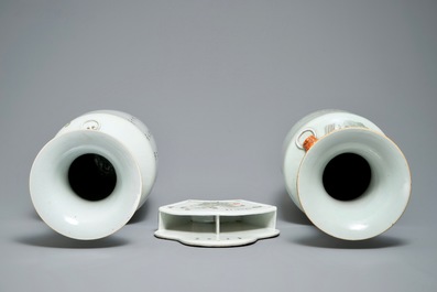 Two Chinese qianjiang cai vases and a wall hanger for chopsticks, 19/20e eeuw