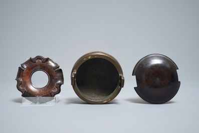 Een Chinese met zilver ingelegde bronzen wierookbrander, 19e eeuw