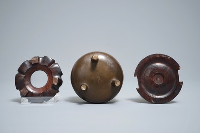 Een Chinese met zilver ingelegde bronzen wierookbrander, 19e eeuw