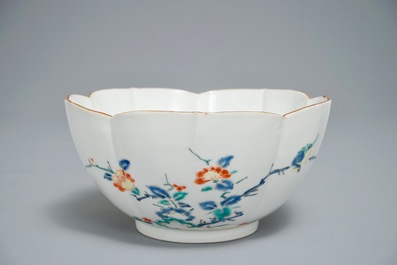 Een Japanse lotusvormige Kakiemon kom met spelende jongens, Edo, 17e eeuw