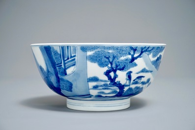Un bol en porcelaine de Chine bleu et blanc &agrave; d&eacute;cor autour, Kangxi