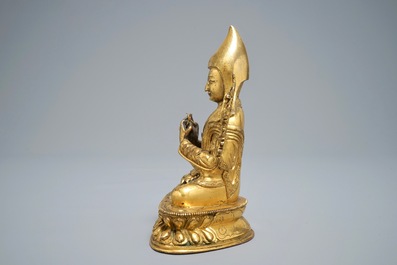 A Sino-Tibetan gilt bronze figure of Tsongkhapa, 17/18th C.